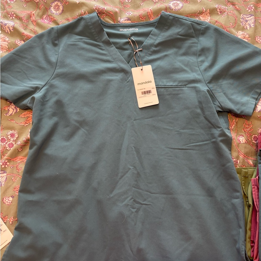 Mandala Scrub Top One Pocket Women’s